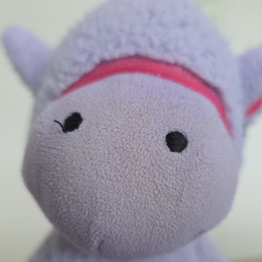 Dobby l'unicorno viola